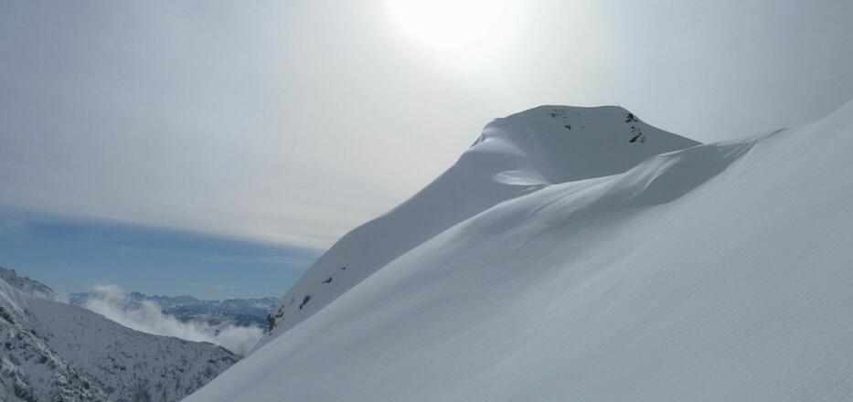 unter dem Sattel vor dem Hühnerkopf