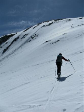 Mulde unter dem Gipfel