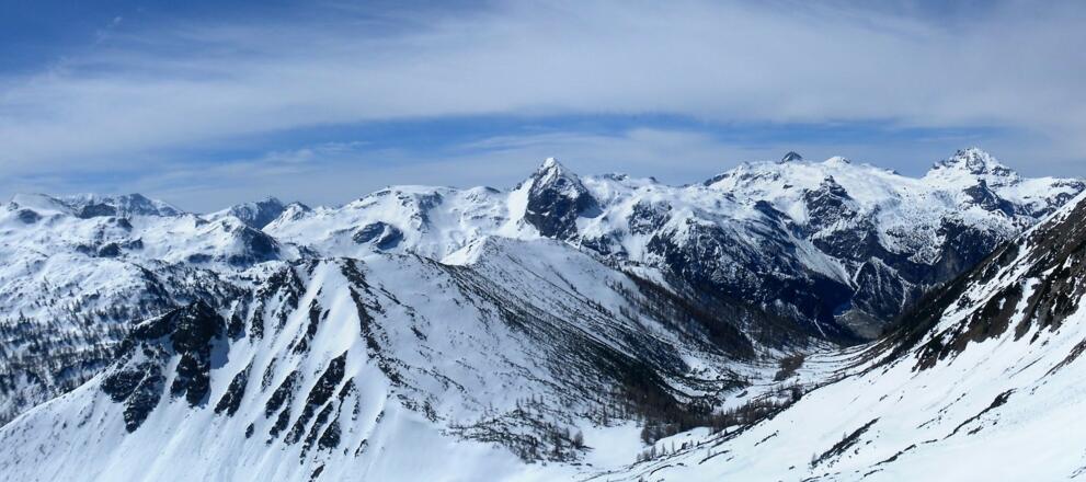 hinter Spatzeck/Spirzinger der Taferlnock und die Permuthwand, rechts davon Mosermandl und Faulkogel