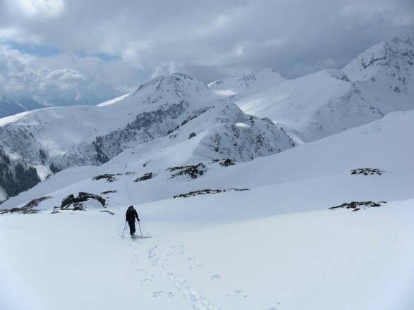 am Westrücken. Rechts der Leitenkogel