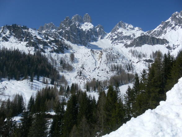 Unteres Stuhlloch zwischen Bischofsmütze und Armkarwand