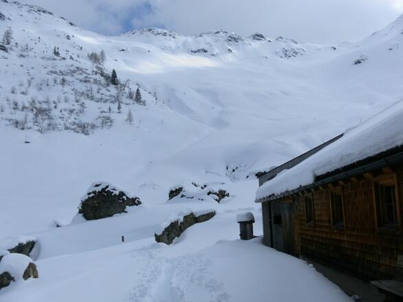 Rückblick von der Stefflalm zum Anstieg in die linke Scharte