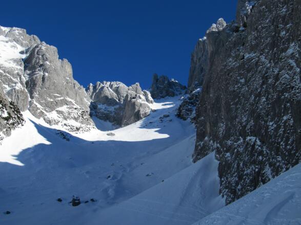 Blick nochmals zurück zur Stuhllochscharte, ganz links Anstieg zur Großwand