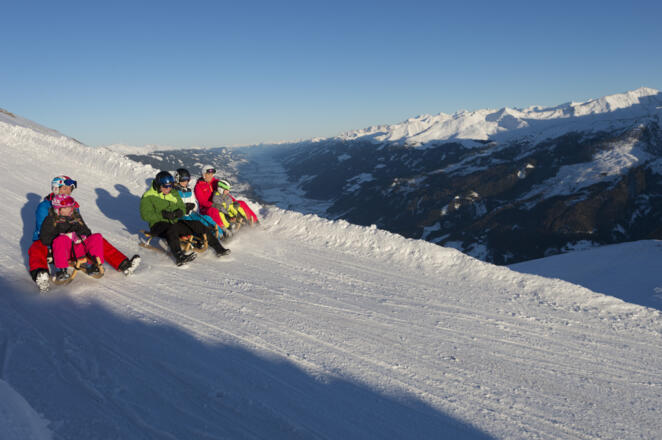Rodeln auf der längsten beleuchteten Rodelbahn