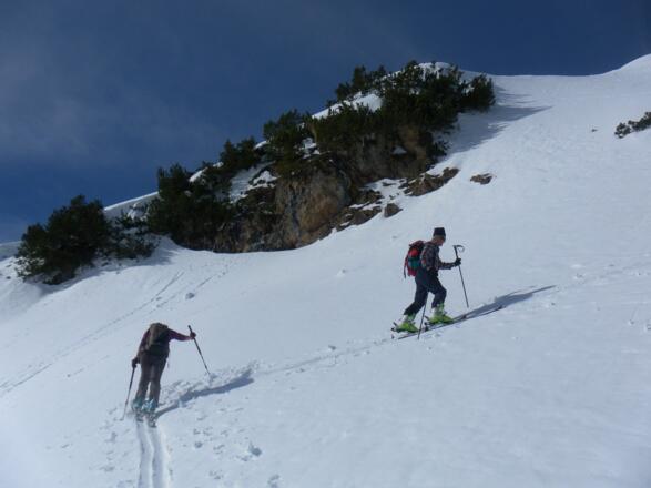 felsdurchsetzter Gipfelhang