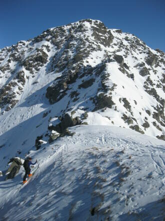 Zu Fuß weiter zum Gipfel