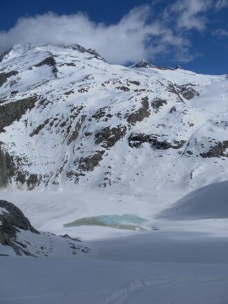 Gletschersee und Anstiegsroute zur Kürsingerhütte