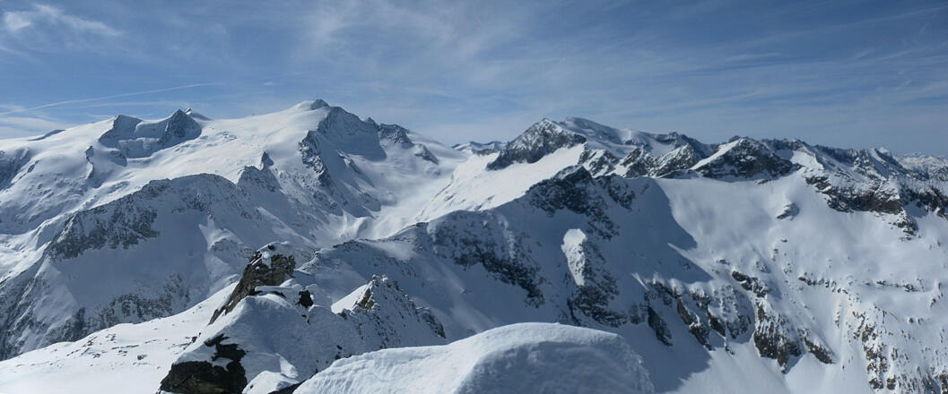 Gipfelblick: Klein- und Großvenediger, Hohe Fürleg und plattiger Habach, Seekopf und Kratzenberg