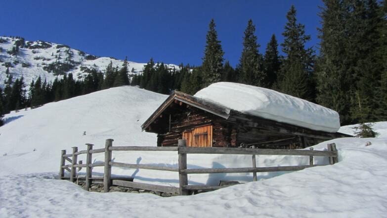 Die Hochberghütte im tiefsten Winterkleid