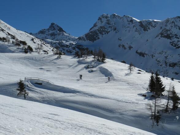 Skiziele rechts des Aufstiegs