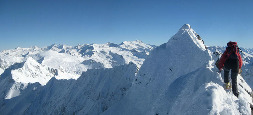 Glocknergruppe hinter ausgesetztem Gipfelgrat
