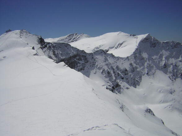 rechts hinter dem Johannisberg der Großglockner,der Schneewinkelkopf und das Eiskögele
