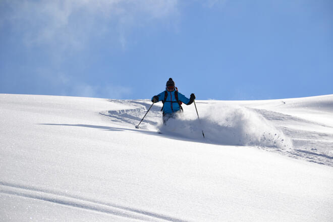 Tiefschneeabfahrt vom Loosbühel