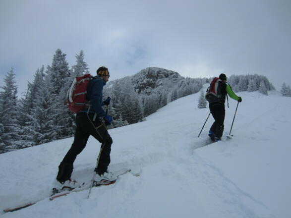 das Maishofener Kreuz ist schon von weitem sichtbar...