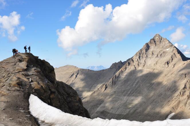 Beim Abstieg - Blick vom Fochezkopf hinüber zum hohen Tenn