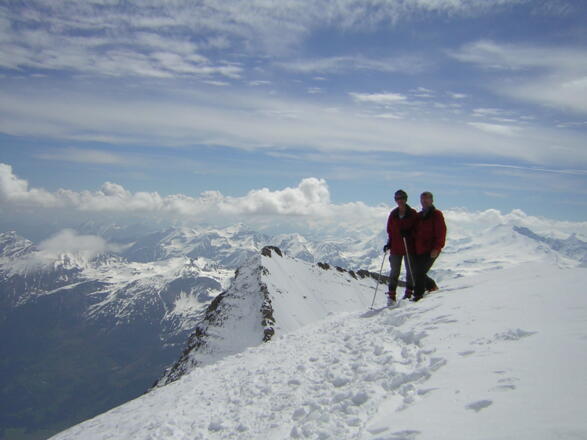 Gipfel des Weißen Bärenkopfs, dahinter die Hohe Dock