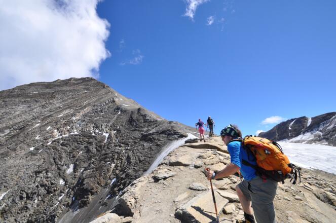 Immer dem Grat entlang - bei dem Traumwetter ein Genuss, bei Nebel kein Spaß!