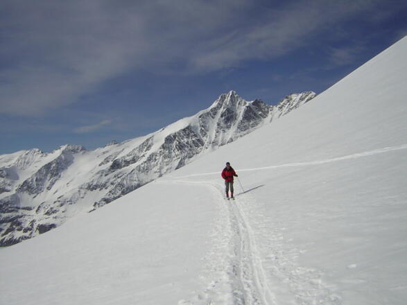 Anstieg am Südlichen Bockkarkees mit Glocknerblick