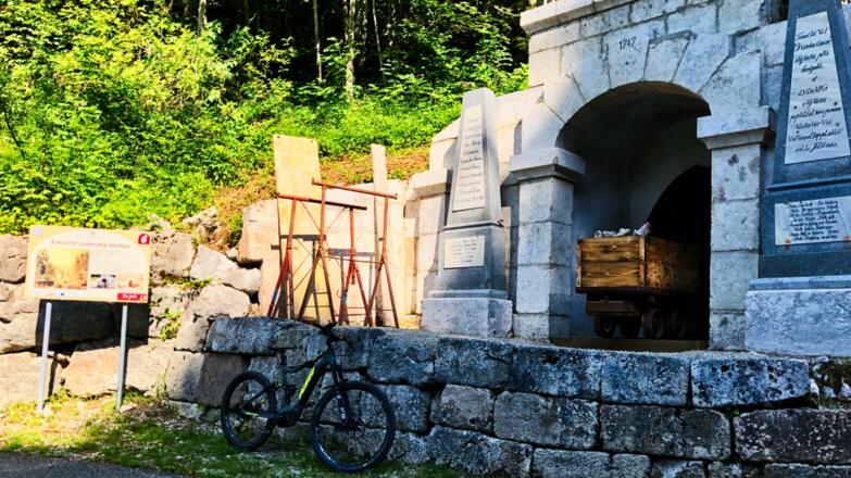 Kaiserin Ludovika Stollen am Jubiläumssteig oberhalb von Bad Ischl