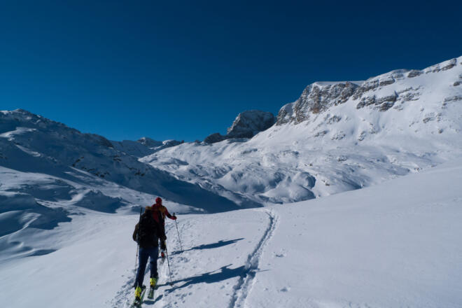 Weiter geht es westlich des Modersteins, in Bildmitte der Koppenkarstein und rechts der Nd. Gjaidstein
