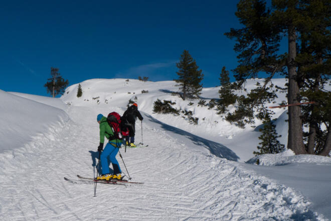 Einer der zahlreichen kurzen Gegenanstiege bei der Abfahrt zur Gjaid Alm