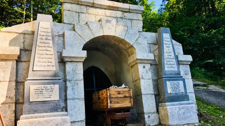 Kaiserin Ludovika Stollen am Jubiläumssteig oberhalb von Bad Ischl