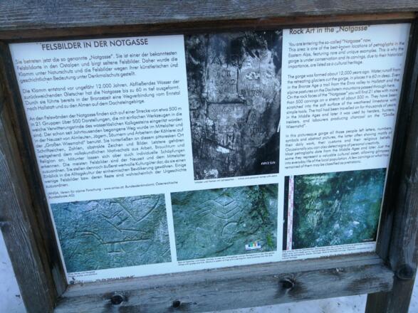 Schautafel der Felsritzbilder in der Notgasse