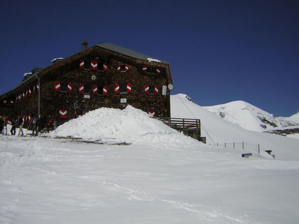 Oberwalderhütte und Weißer Bärenkopf.
