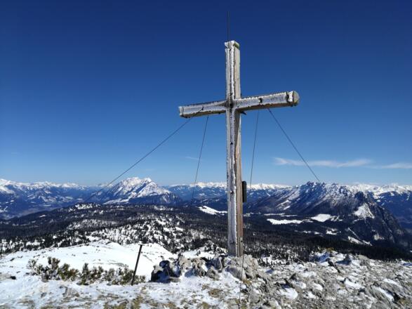 Hirzberg 2.051 m / Blick nach Osten zu Grimming und Kammspitze