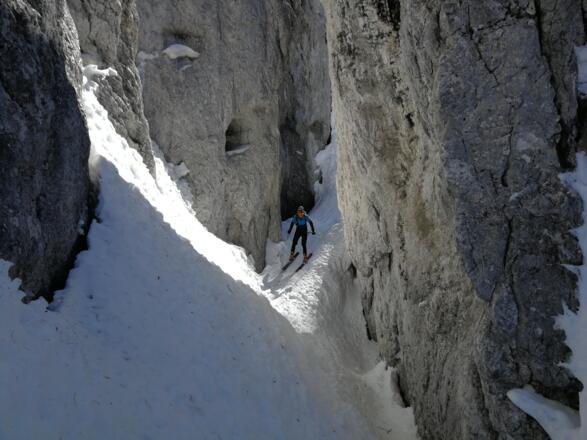 Abfahr durch die enge Schlucht der geheimnissvollen Notgasse