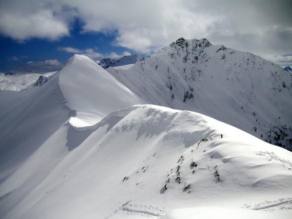 Riffelgrat und Glingspitze. Vom Kreuzeck nicht als milde Schitour erkennbar.