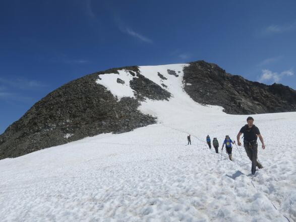 Vom Pfaffensattel Richtung Zuckerhütl. Hinten die Abstiegsroute vom Wilden Pfaff 