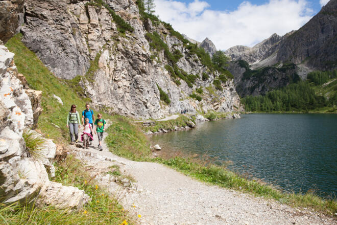 Weg am Seeufer des Tappenkarsee
