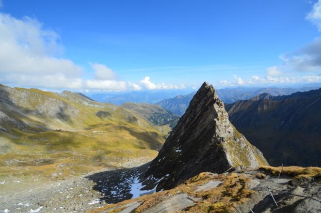 Tauerntour - Das Spitzbrettköpfl weist den Weg für den Abstieg über die untere Jägerscharte Richtung Gleiwitzer Hütte