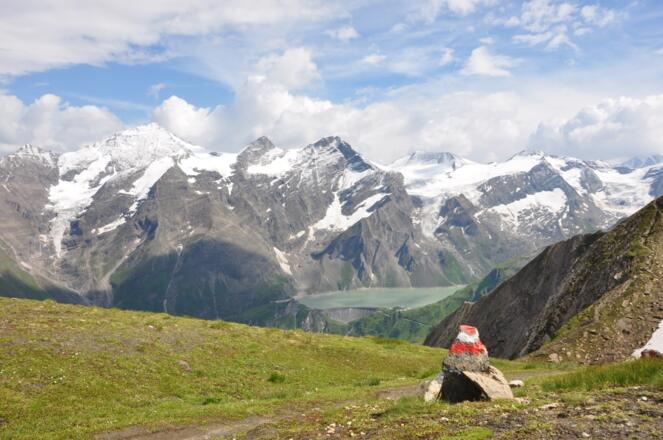 Tauerntour - Kurz hinter der Kammerscharte öffnet sich der Blick auf Wiesbachhorn und die Hochgebirgsstauseen Kaprun