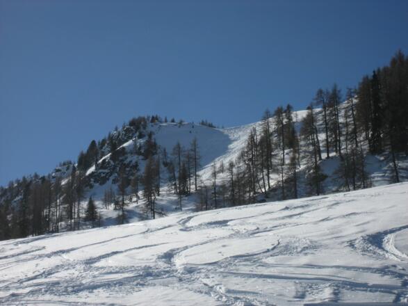Osthang der Spießnägel mit Gipfelkreuz