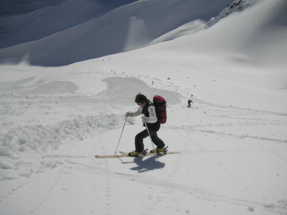 lawinengefährdete Steilhänge ins Längental hinunter