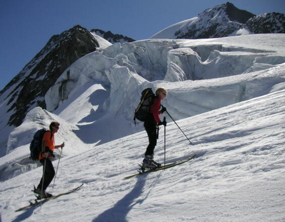 Gletscherbruch vor kleinem Becken