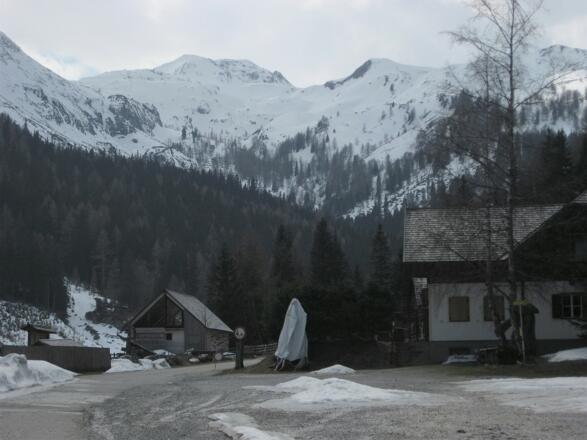 Schliereralm, links der Mitte über der Vorderrieding ist der große Reicheschkogel