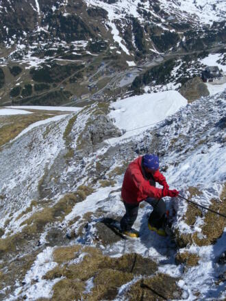 gesicherter (vereister) Nordanstieg zum Gipfel