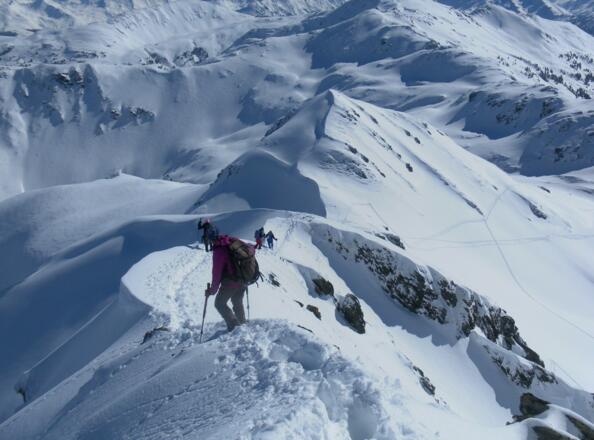 Gipfelgratabstieg zum Skidepot