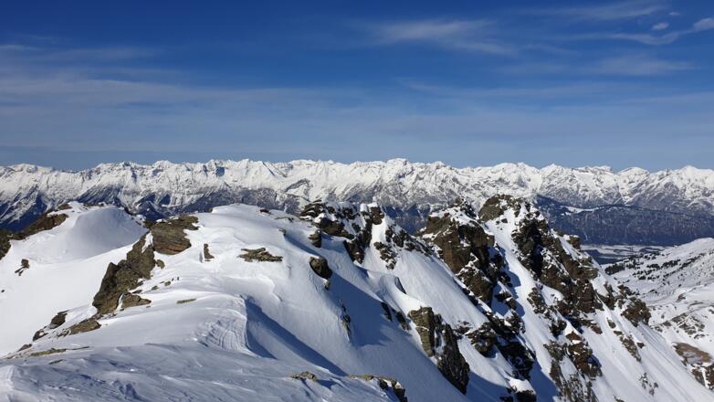 Blick vom Winter- zum Sommergipfel