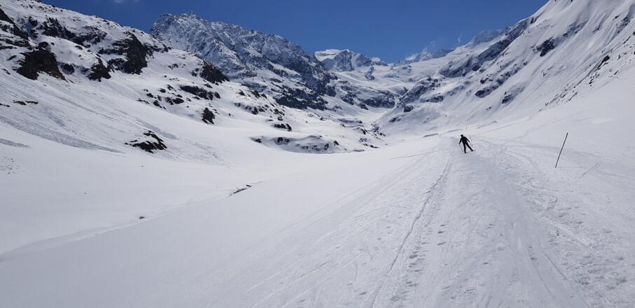 Flach wieder hinaus zur Amberger Hütte
