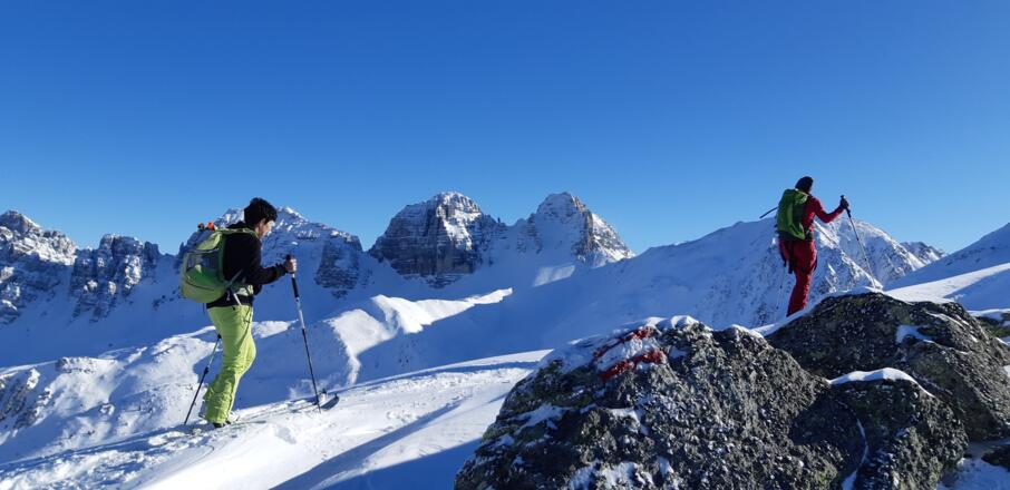 ... Grat zwischen Angerbergkopf und Schaflegerkogel. Hinten die Kalkkögel.
