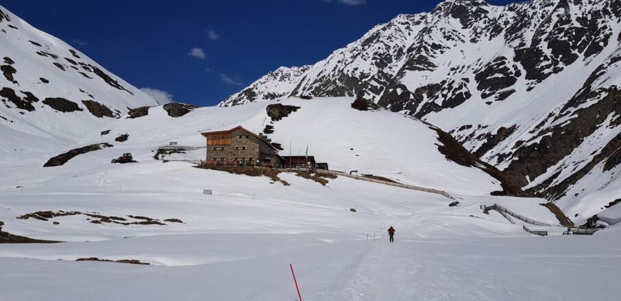 Flach wieder hinaus zur Amberger Hütte