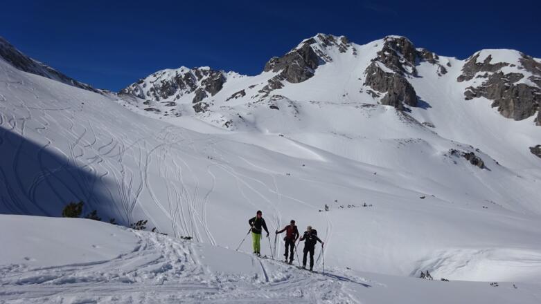 Blick zurück auf das Gleierschtaler Brandjoch, links die Mannlscharte und die Mannl-Spitze.