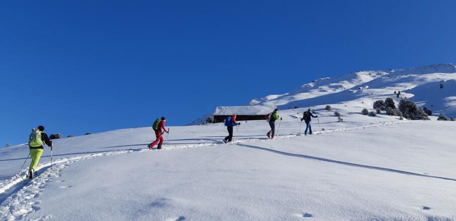 Vorbei an der Furggesalm und ...