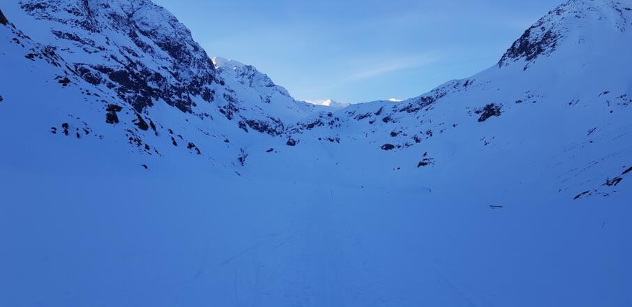 Im Talboden, links hinauf wird weiter aufgestiegen