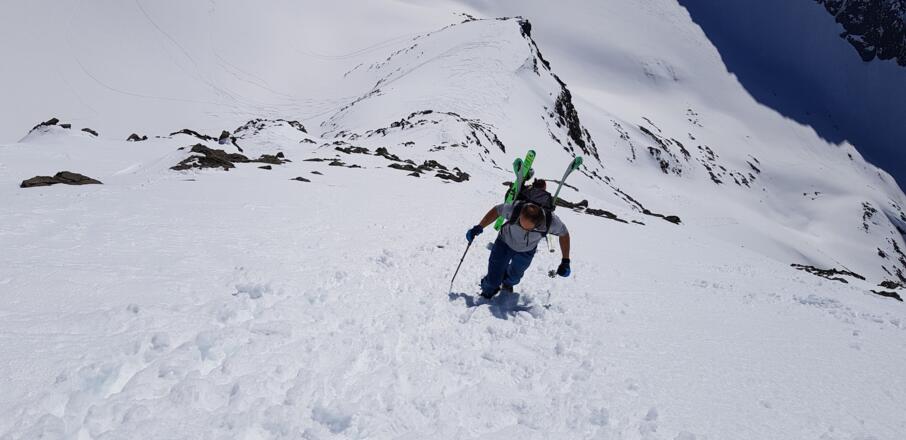 Zu Fuß weiter Richtung Gipfel