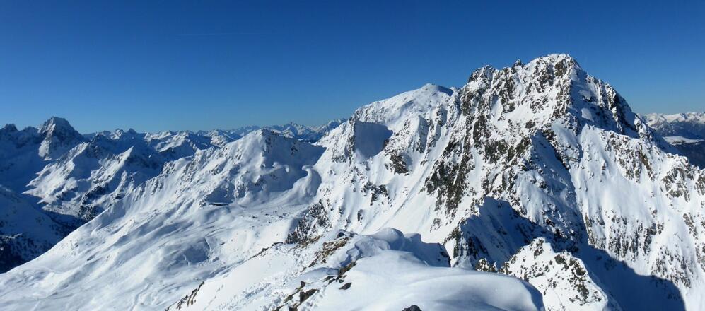 Pirchkogel hinter den Grieskögel, rechts die Irzwände